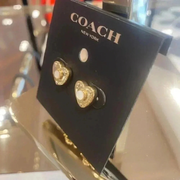 PEARL HEART PADLOCK STUD EARRINGS COACH - Picture 6 of 6